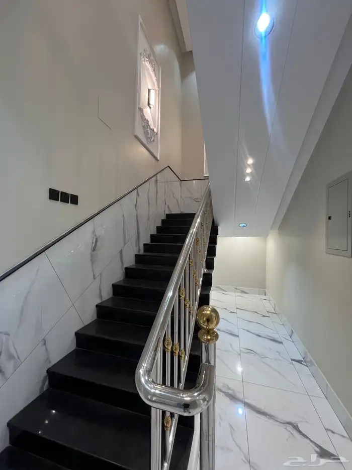 للبيع ارواف ارضيه وعلويه بمداخل سياره في خميس مشيط تشطيب Vip 17