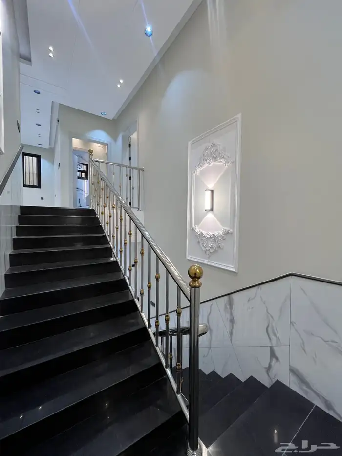 للبيع ارواف ارضيه وعلويه بمداخل سياره في خميس مشيط تشطيب Vip 13