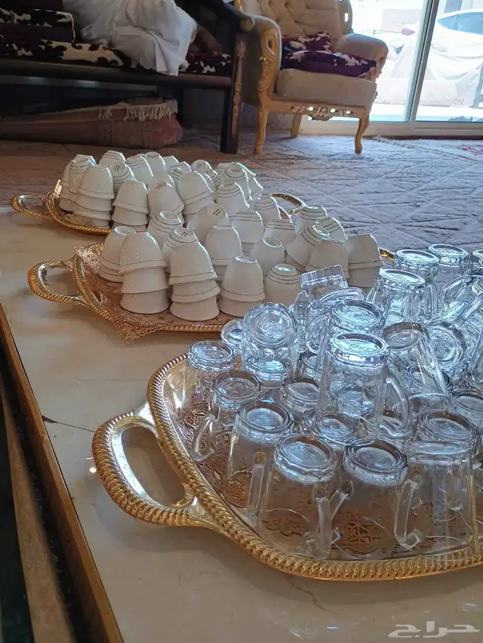 قهوجين وصبابين رجال ونساء كنب زل طاولات مضلات لخدمات المناسب 1