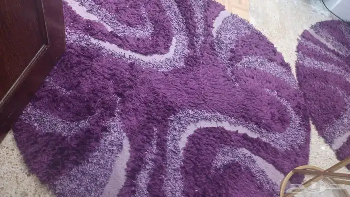 مجلس نظيف مع الطاولات والستاير 0