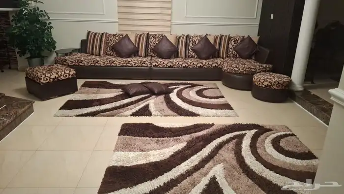 كنب استخدام نظيف طقم كامل بدون الطاولات مع الزوليه 3