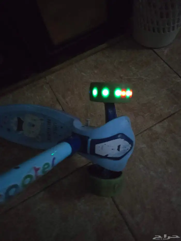 اسكوتر بحاله جيده نوع قوي التحمل يصلح من عمر 3 الي 8 0