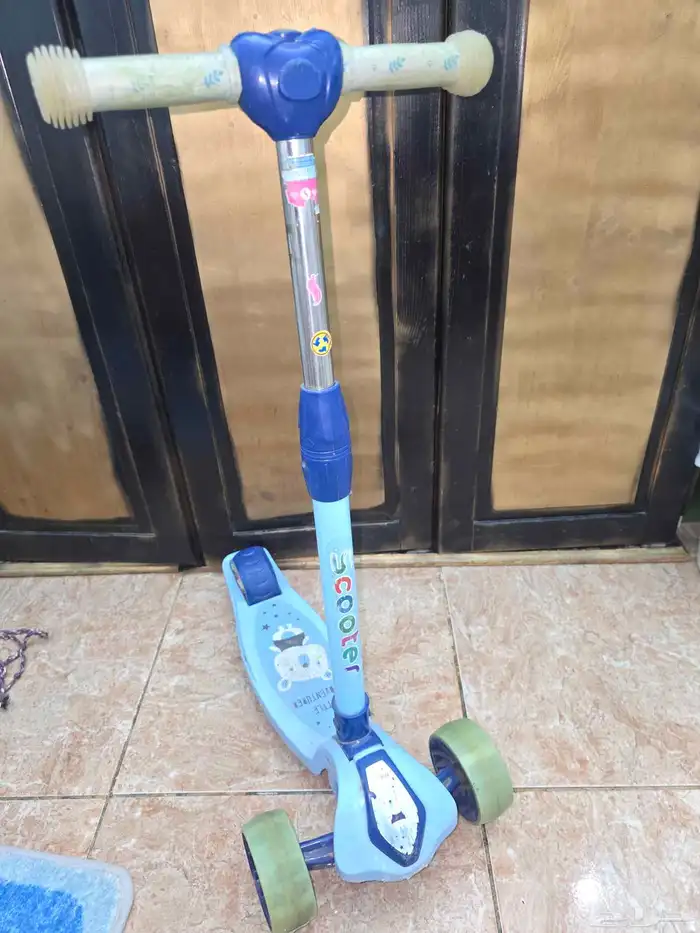 اسكوتر بحاله جيده نوع قوي التحمل يصلح من عمر 3 الي 8 1