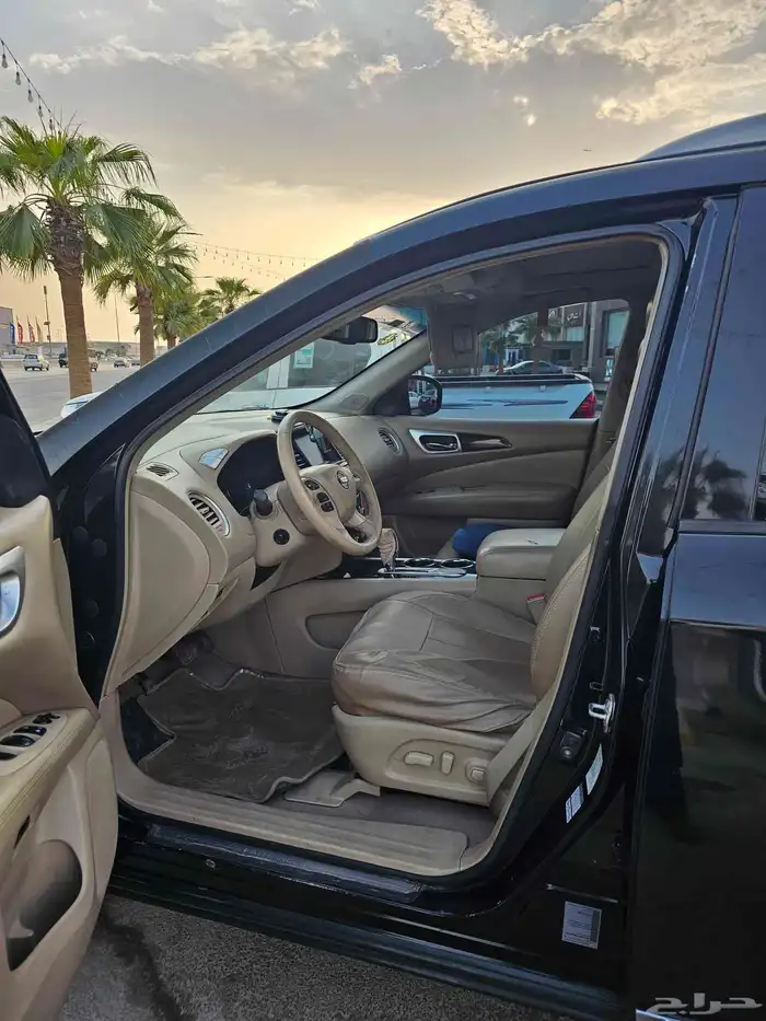 Nissan Pathfider Full Option (2013) 3