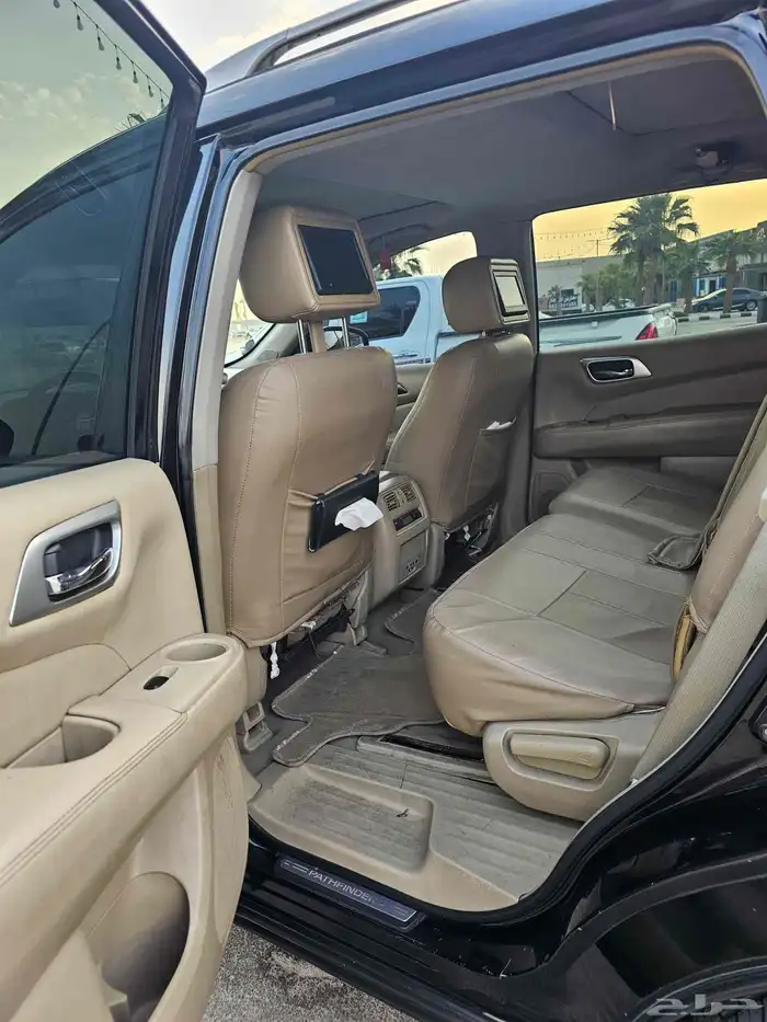 Nissan Pathfider Full Option (2013) 4