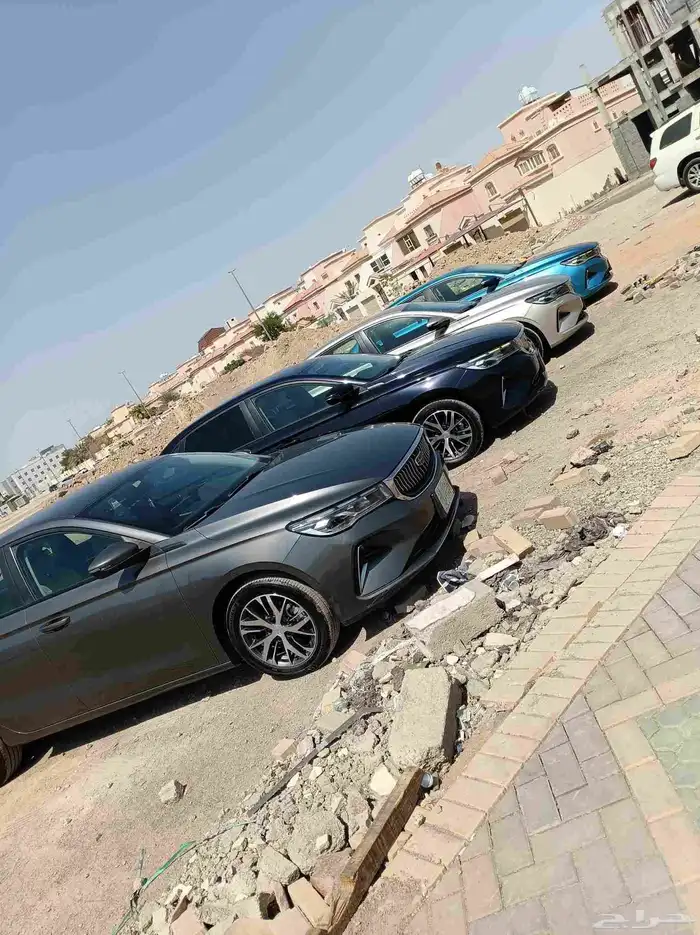 جيلي امجراند 2023 عددها اربع سيارات 1
