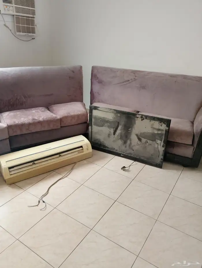 كنب دائري مع شاشه LGعلي عيبها في كسر في الشاشه 2