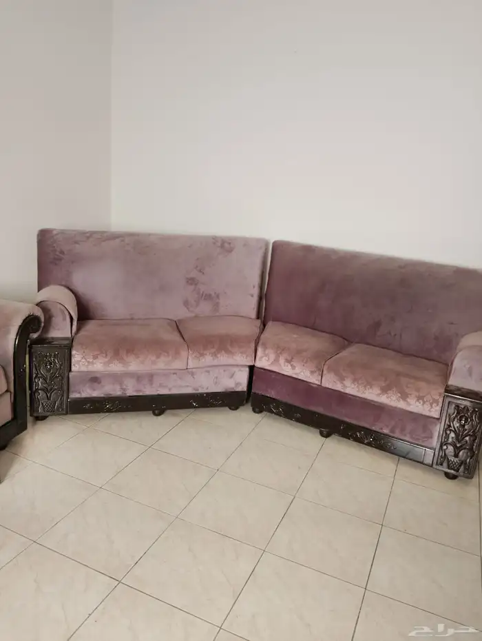 كنب دائري مع شاشه LGعلي عيبها في كسر في الشاشه 3