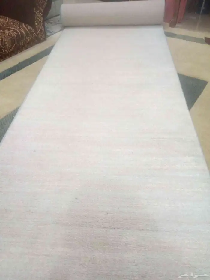 يوجد سجاده كبيره ونظيفه نفس اللون مقاس 5-3 للبيع 0