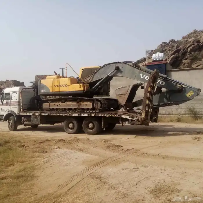 يوجد بكلين ل قص الاراضي مباني حجر. فتح خط 2