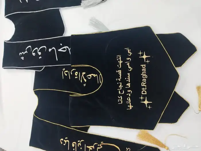 تصاميم وتطريز قبعات ووشاحات التخرج   لمسة أنيقة تخل د ذكر 9