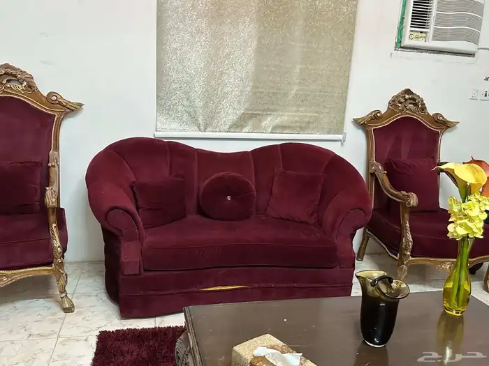 كنب للبيع نظيف مع طاولاته 3