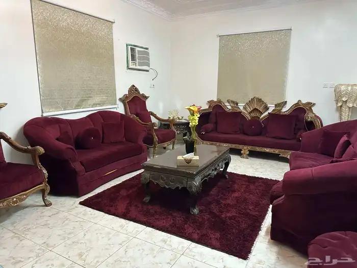 كنب للبيع نظيف مع طاولاته 4