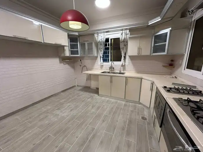 دور وشقة خلفيه للبيع حي البوادي 0