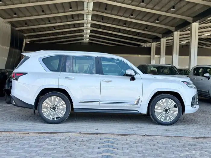 متوفر لكزس LX600 BB فل كامل وارد البريمي مع شهاده المنشأ م 1