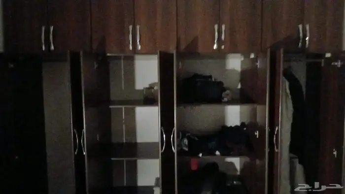 نقود قديمة و خزانة ملابس وكمبيوتر 2