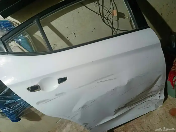 باب خلفي يمين النترا 2019مصدوم اغراض داخليه كلها سليمه باب ا 2