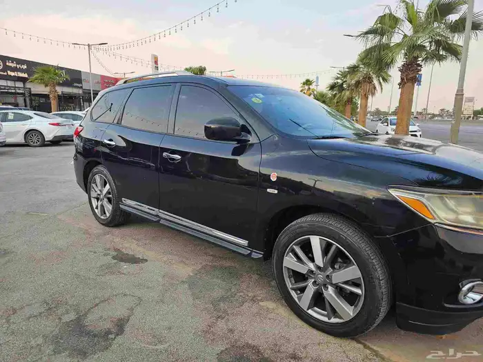 Nissan Pathfider Full Option (2013) 7