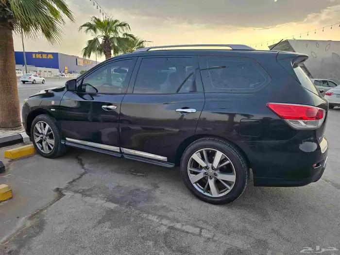 Nissan Pathfider Full Option (2013) 6