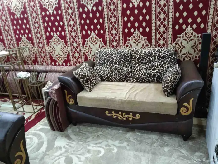 كنب 5 قطع و 4 طاولات تقديم وطاولة ضيافه في ينبع 3