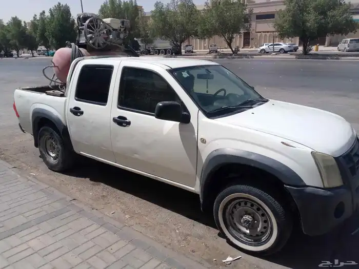 ايسوزو للبيع 2009 بنزين مع بنشر وعدة متكامل ممتاز 2