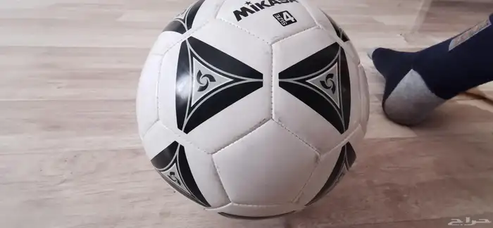 كورة Mikasa مستعملة لمدت يومين فقط المقاص 4 0