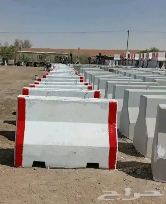 حواجز خرسانية مناهل قواعد الإنارة 8