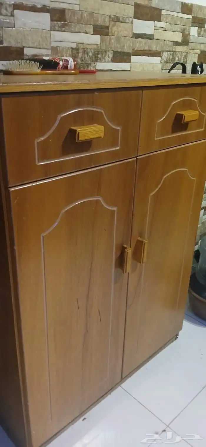 نقود قديمة و خزانة ملابس وكمبيوتر 7