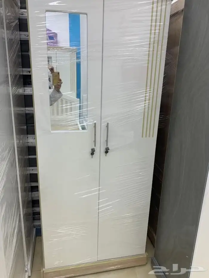 دولاب بابين جديد ونظيف350ريال مع توصيل 1