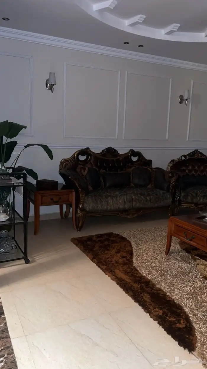 كنب استخدام نظيف طقم كامل بدون الطاولات مع الزوليه 6
