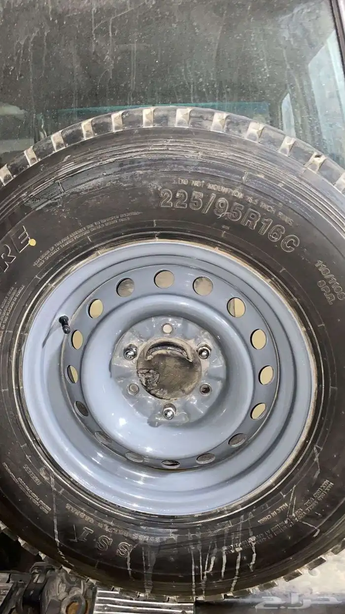 للبيع جنوط شفه 6 براغي وكفرات موديل 24 نص عمرهن او ازود رقم 0