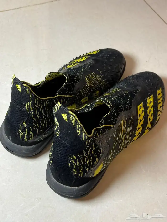 جزمة اديداس مقاس 43 2