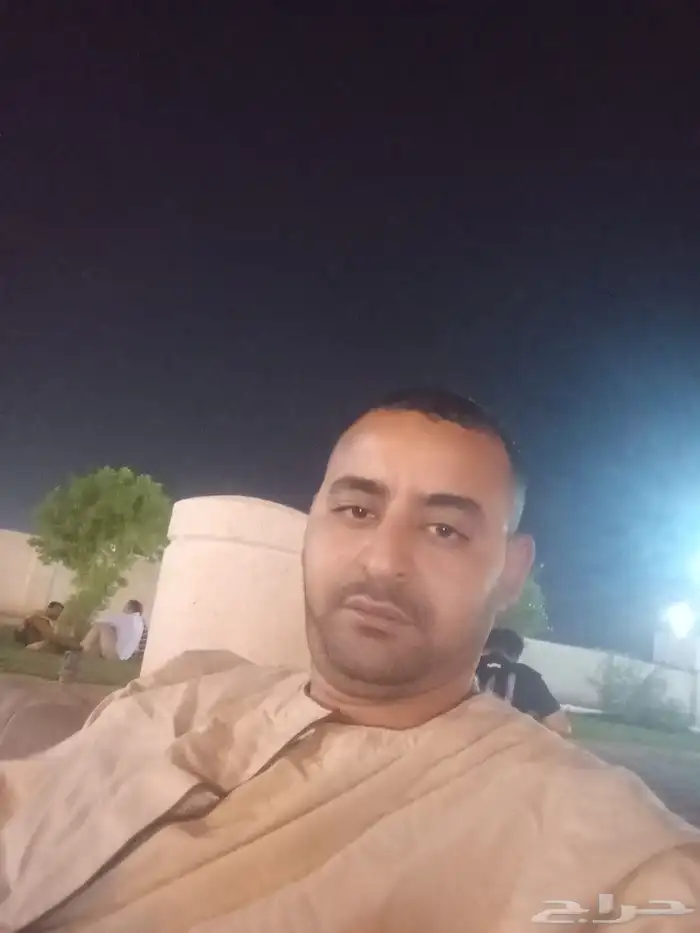 السلام عليكم أنا أبو محمد عمرو مسواق اعلاف في وادي الدواسر 0