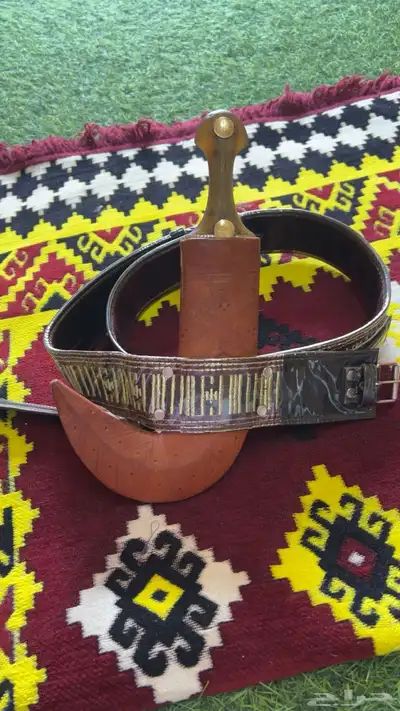 جنبيةقرن للبيع ولا يتواصل إلا الصامل 0