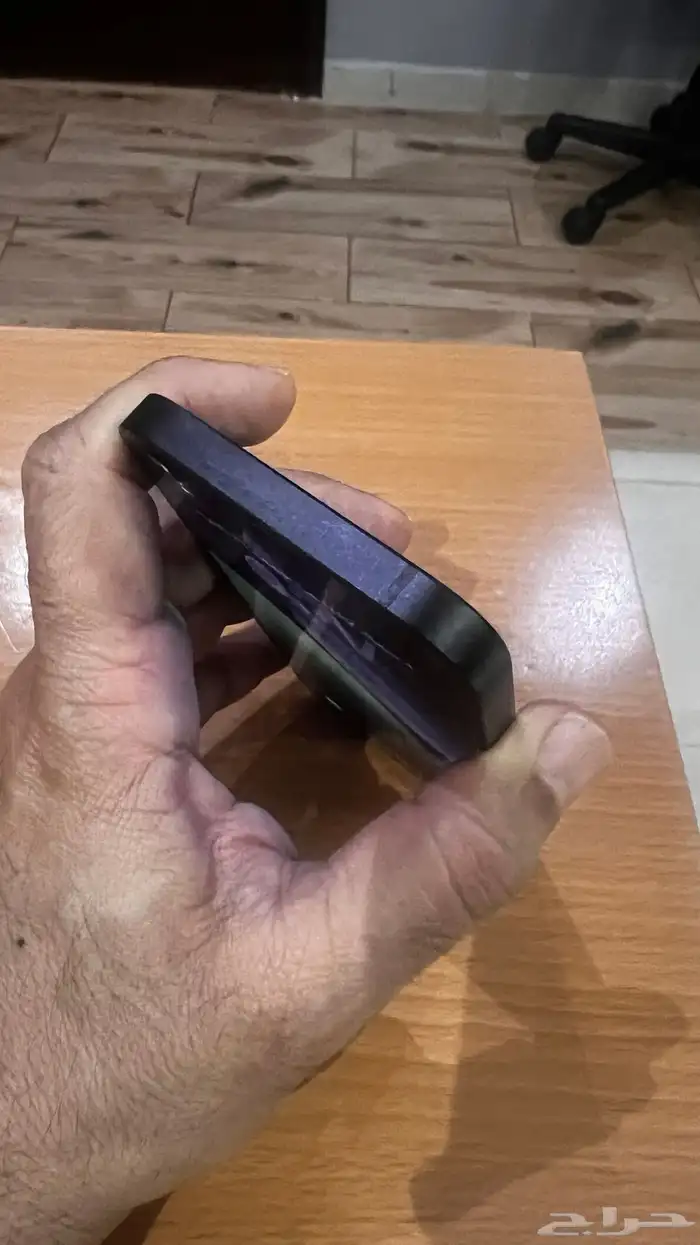 ايفون 16e نظيف جدا 4
