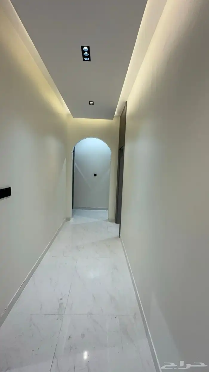 للبيع ملحق 6 غرف مع 2 سطح خاص حي احد 71 7