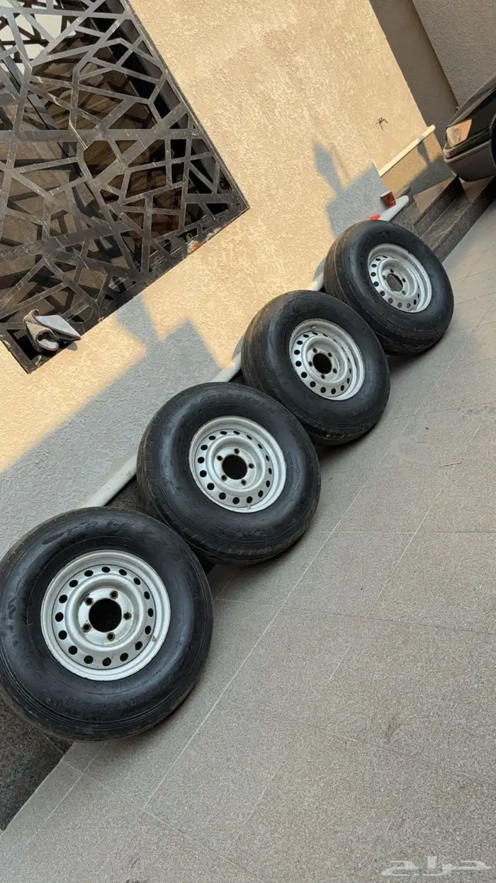 جنوط جيب هلل مقاس 16 على السوم وكفرات نص عمر 0