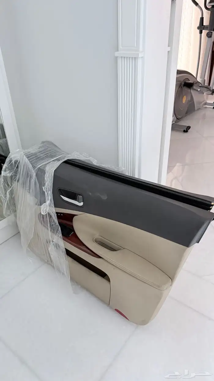 للبيع جزء من داخليه لكزس جي اس 2006-2011 طوابق ابواب و غيره 3