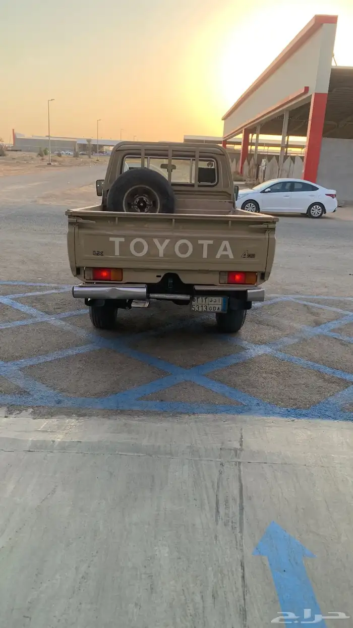 تويوتا شاص 1995 واقف الممشى على ((350)) 6