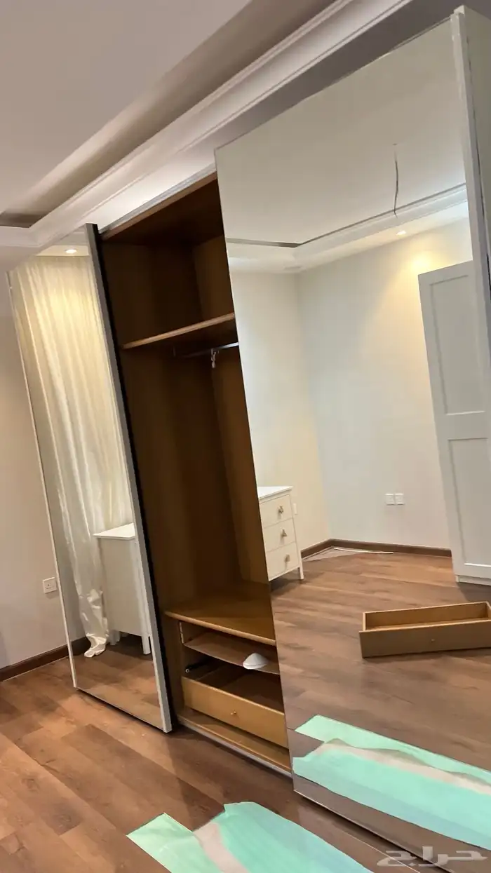 دولاب للبيع 1