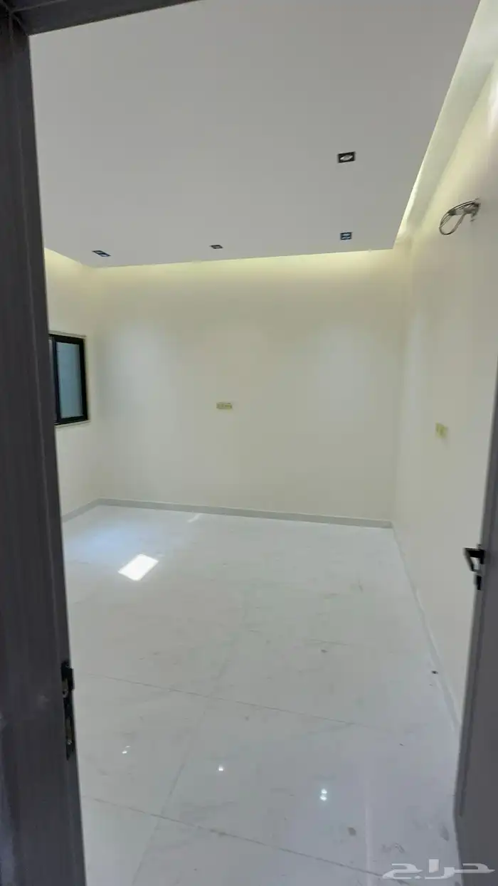 للبيع ملحق 6 غرف مع 2 سطح خاص حي احد 71 22