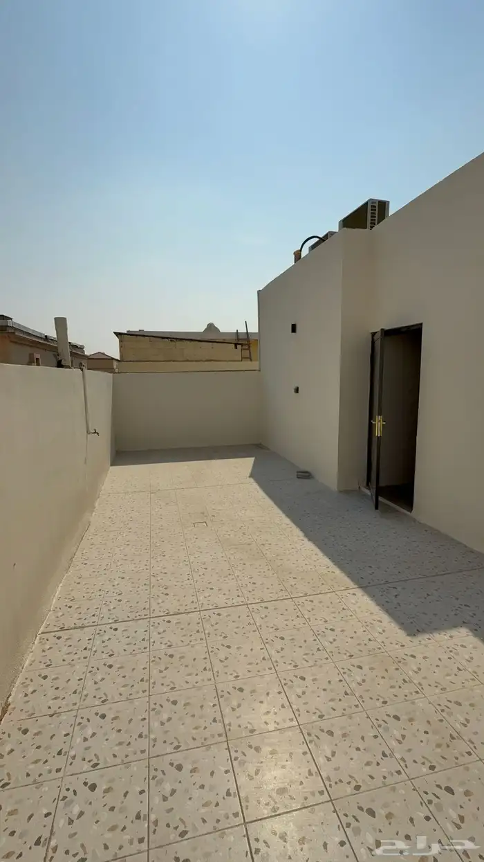 للبيع شقق دوبلكس مع حوش وكراج حي احد 71 16