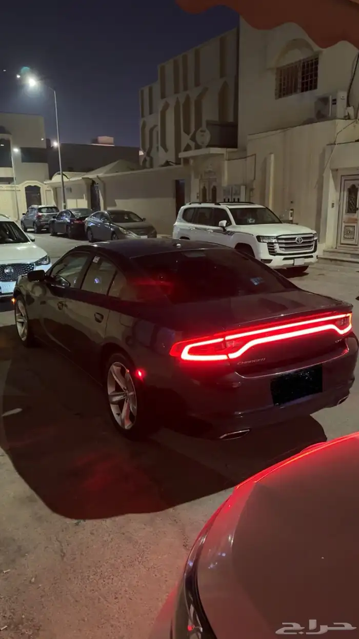 للبيع تشارجر sxt موديل 2016 2