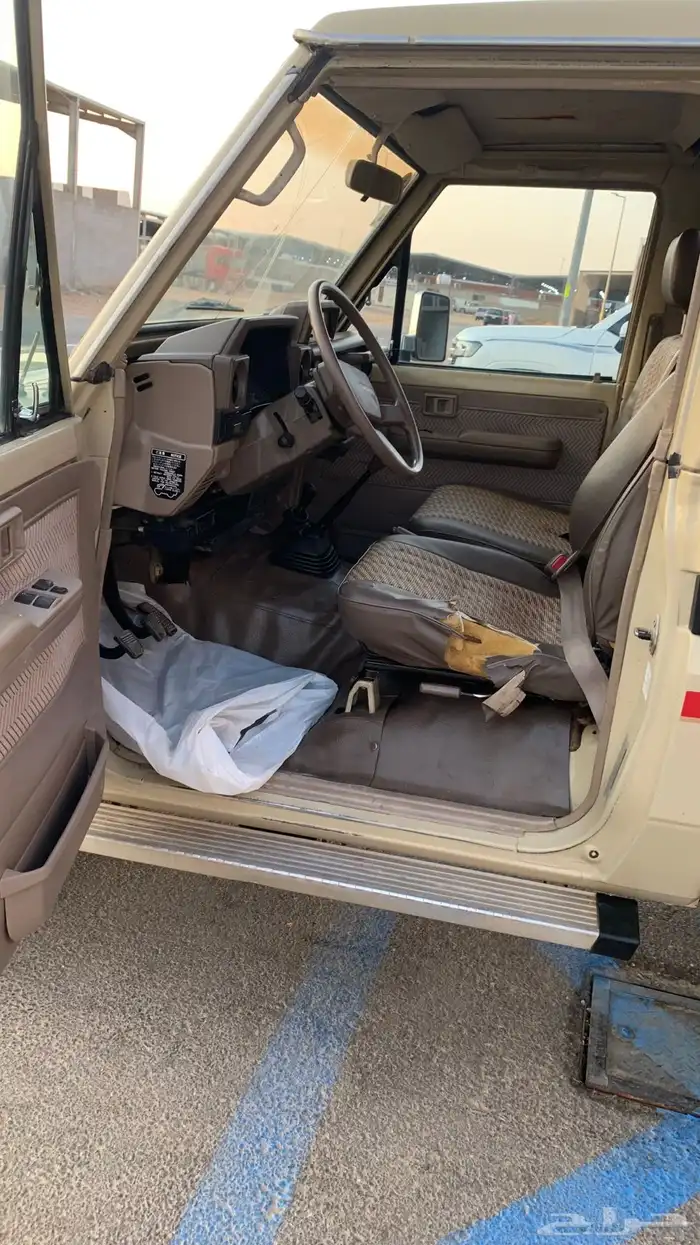 تويوتا شاص 1995 واقف الممشى على ((350)) 9