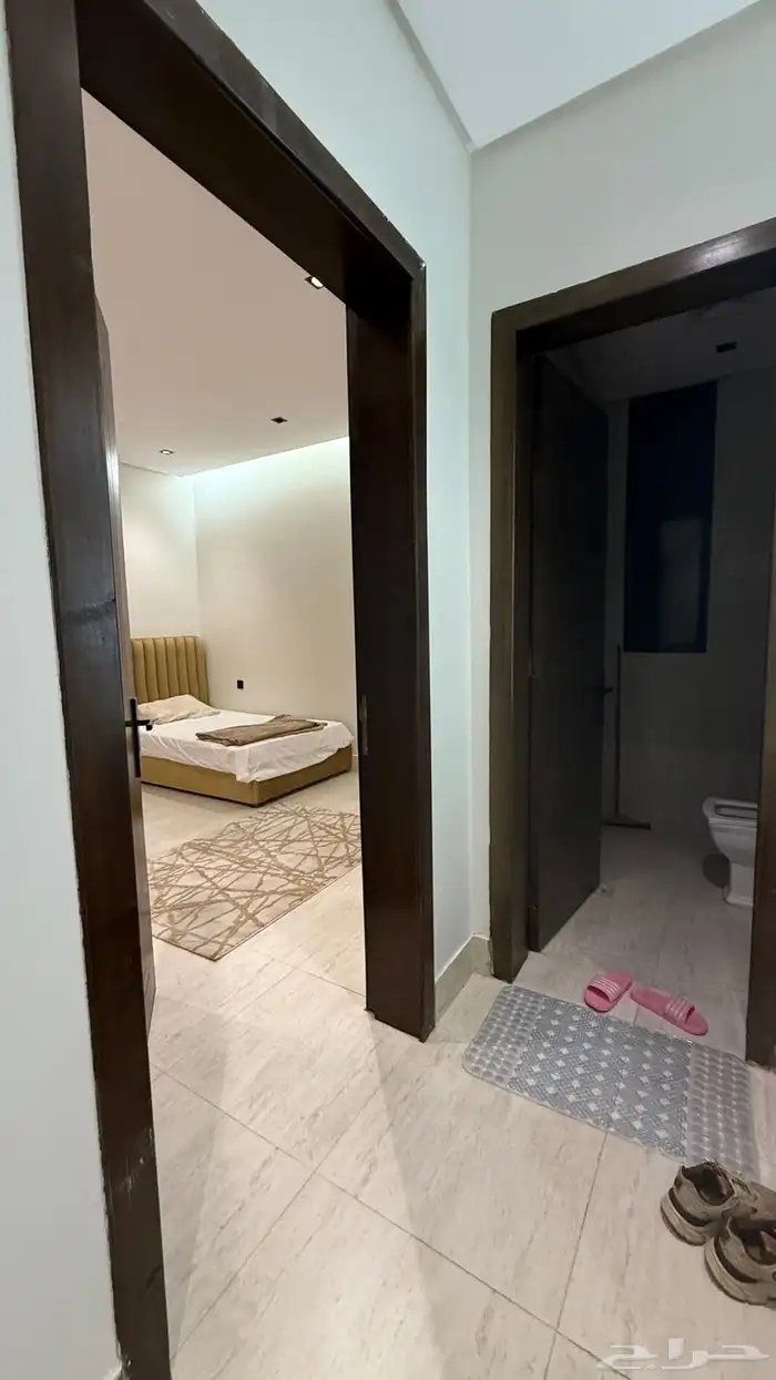 شقه مفروشه ثلاث غرف شهري حي المطار 1