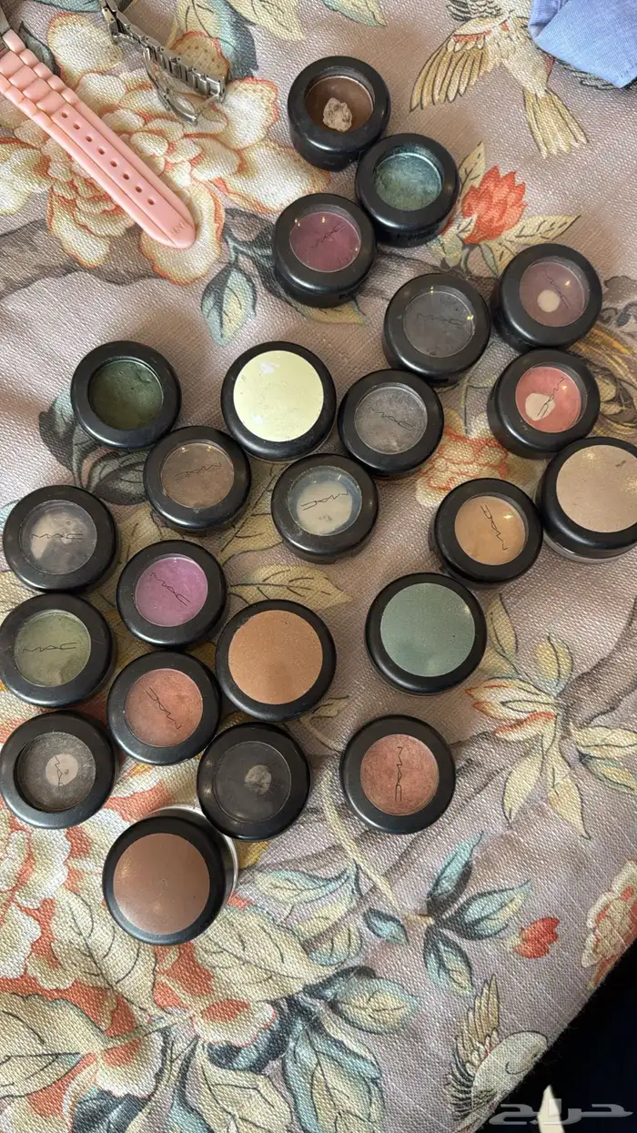 ماكياج ماك مستعمل خفيف كله ب 100 0