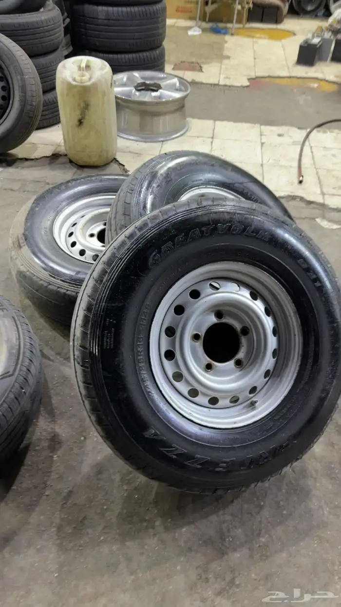 جنوط جيب هلل مقاس 16 على السوم وكفرات نص عمر 6