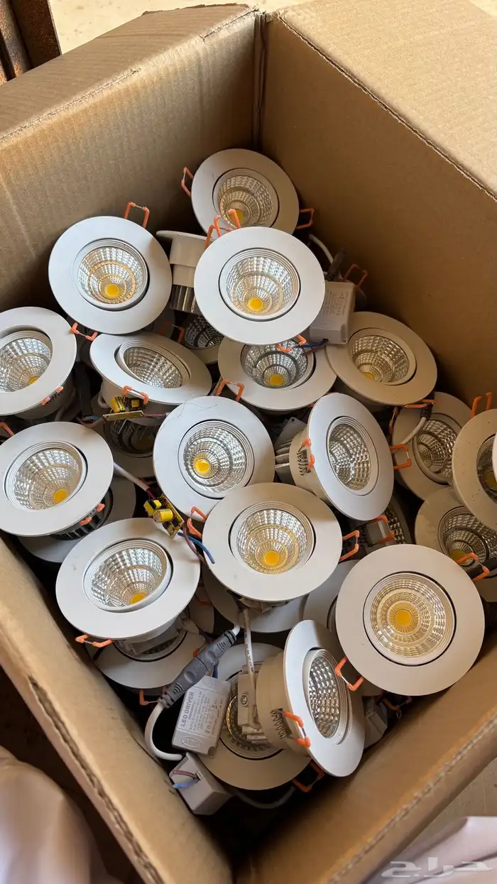 لمبات ديكور مقاس كبير وصغير مستخدمه 0