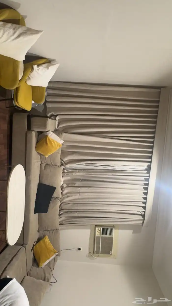 كنب وكراسي وستارة وطاولة وسجاد للبيع ب 500 1