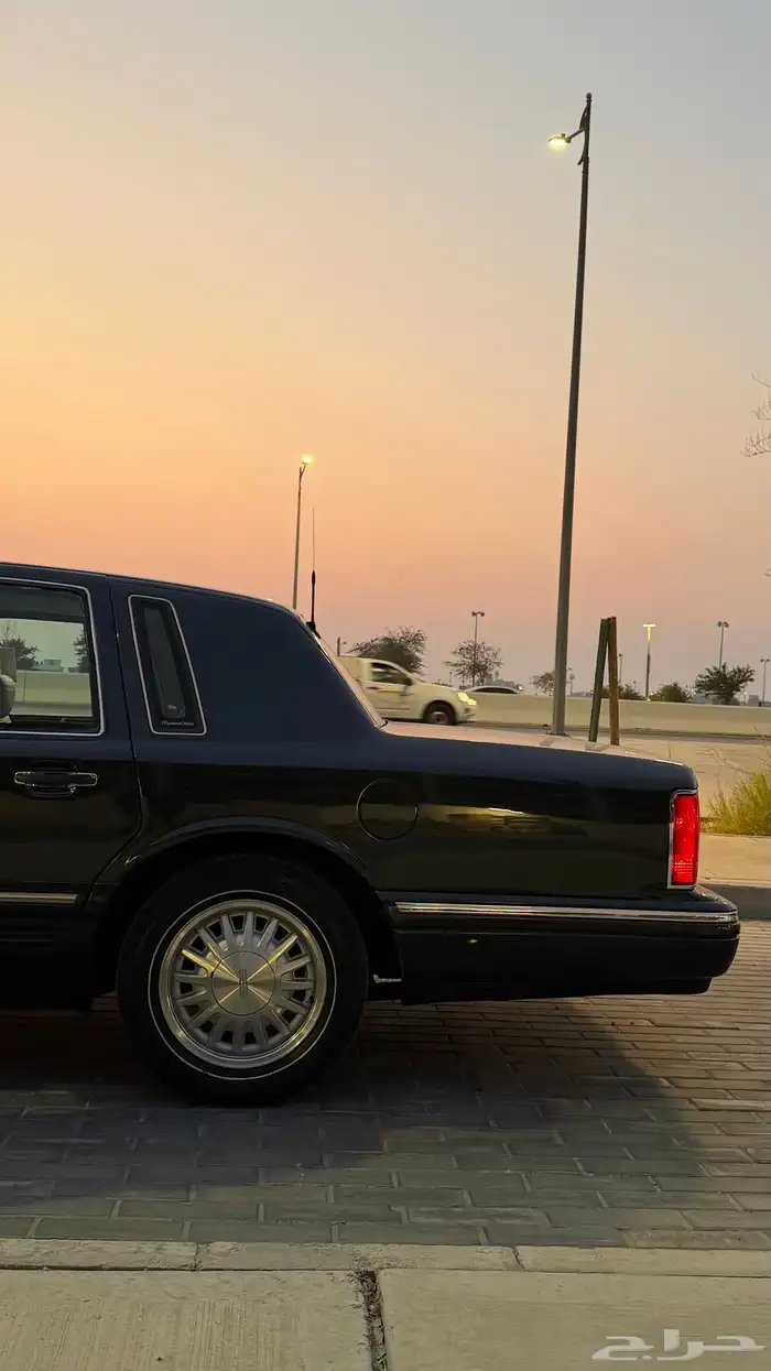 لينكون تاون كار 1995 15